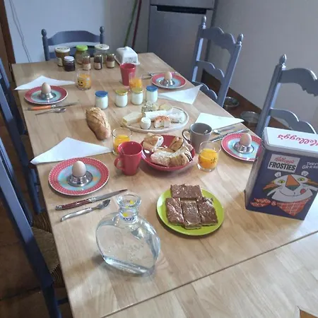 Chmabre Avec Petit Dejeuner Inclus A Dix Minutes Du Lac De La Raviege 게스트하우스